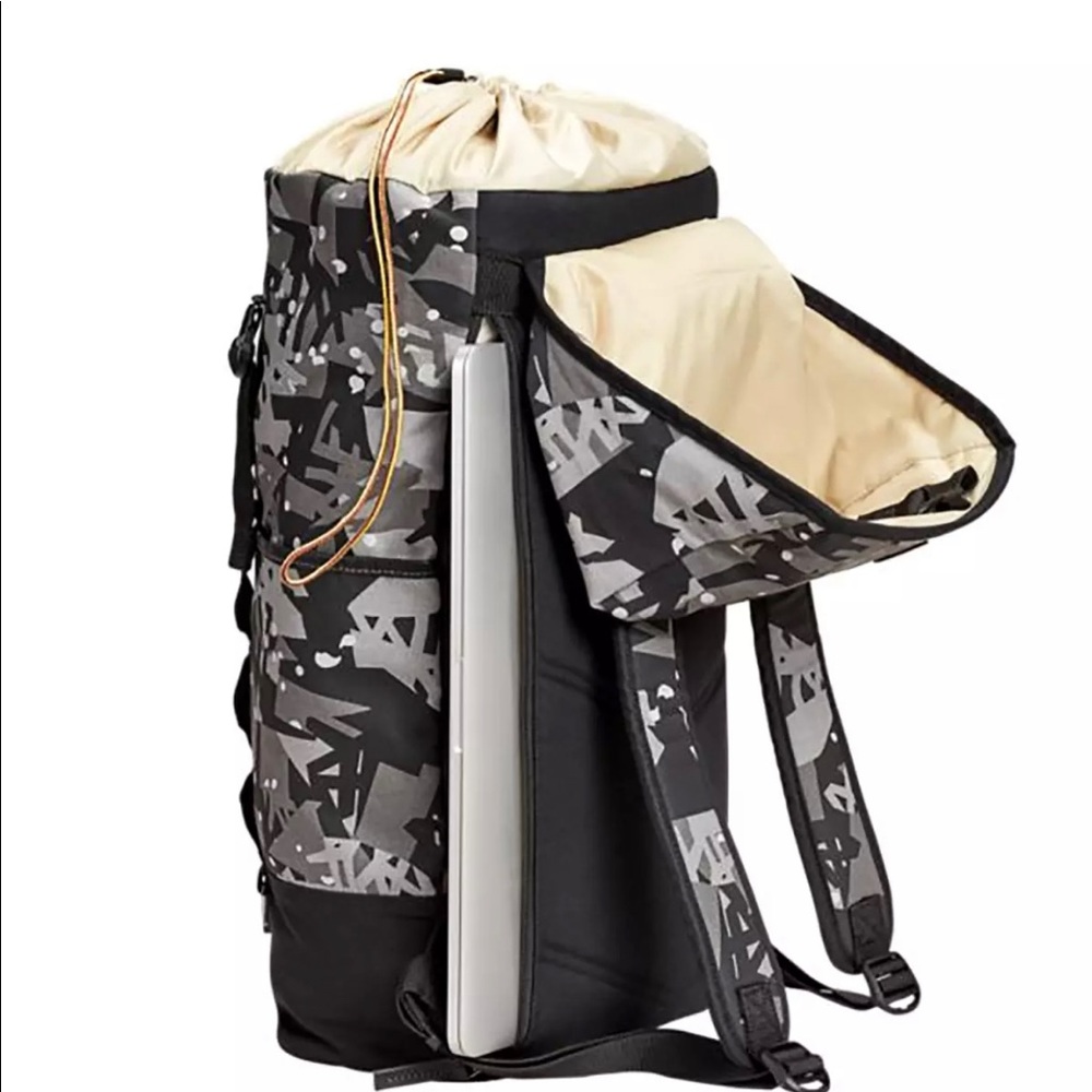 Timberland 32-Liter Water-Resistant Camo Backpack - Picture 4 of 7